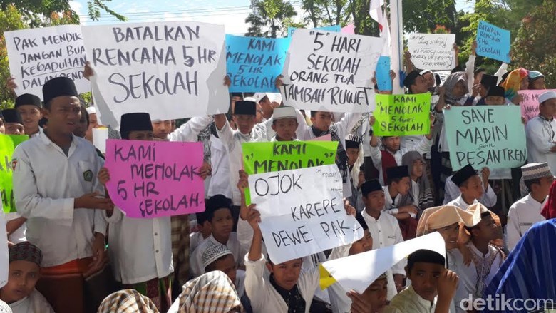 Sekolah 8 Jam Senin-Jumat untuk Penguatan Karakter, Setuju? Sekolah 8 Jam Senin-Jumat untuk Penguatan Karakter, Setuju?