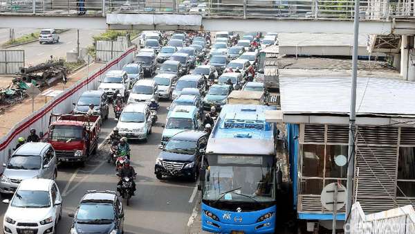 TransJ Siapkan Bus Tambahan di Rute Wisata Saat Libur Lebaran TransJ Siapkan Bus Tambahan di Rute Wisata Saat Libur Lebaran