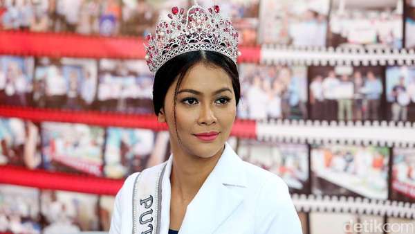 Cerita Sedih Bunga Jelita, Alami <i>Bullying</i> Pasca Jadi Puteri Indonesia 2017 Cerita Sedih Bunga Jelita, Alami <i>Bullying</i> Pasca Jadi Puteri Indonesia 2017