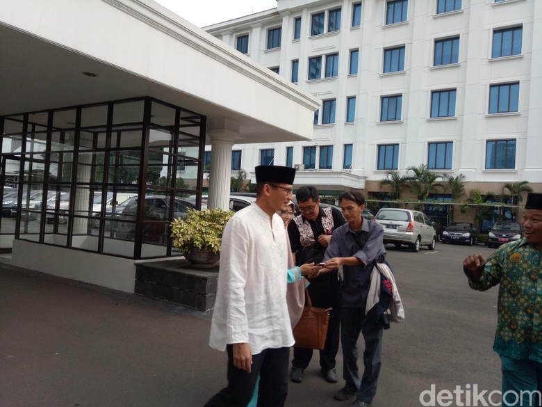 JK Berpesan ke Sandi untuk Turun ke Masyarakat dan Pendukung Ahok JK Berpesan ke Sandi untuk Turun ke Masyarakat dan Pendukung Ahok