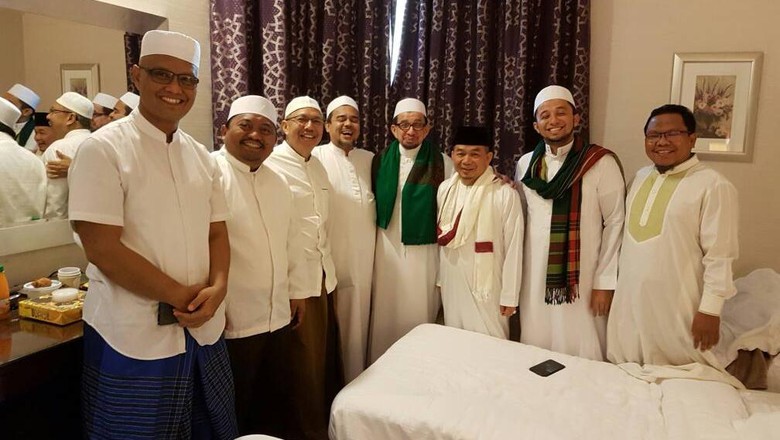 PKS: Pertemuan dengan Habib Rizieq di Mekah Tak Direncanakan PKS: Pertemuan dengan Habib Rizieq di Mekah Tak Direncanakan