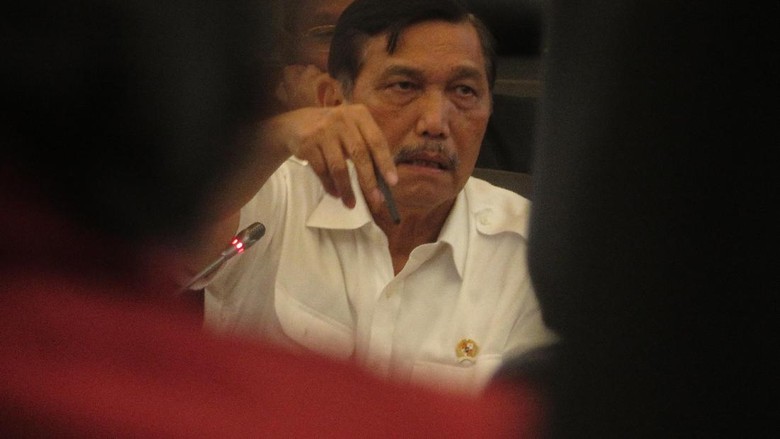 Luhut: RI Harus Mulai Bikin Mobil Listrik Agar Tak Jadi Importir Luhut: RI Harus Mulai Bikin Mobil Listrik Agar Tak Jadi Importir