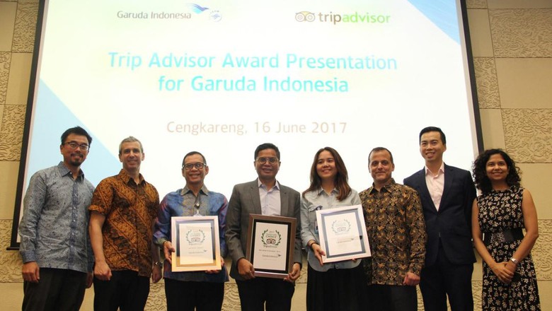 Dirut Garuda Indonesia, Pahala N Mansury beserta Vice President Flights TripAdvisor dan segenap staff (dok Garuda Indonesia) Dirut Garuda Indonesia, Pahala N Mansury beserta Vice President Flights TripAdvisor dan segenap staff (dok Garuda Indonesia)