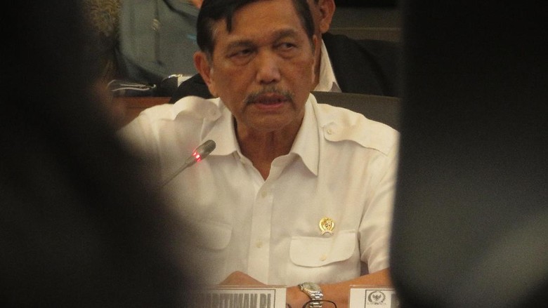 Luhut: RI Punya Banyak Orang Pintar, Pasti Bisa Bikin Mobil Listrik Luhut: RI Punya Banyak Orang Pintar, Pasti Bisa Bikin Mobil Listrik