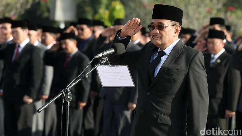 Djarot Larang PNS DKI Pakai Kendaraan Dinas Saat Mudik Lebaran Djarot Larang PNS DKI Pakai Kendaraan Dinas Saat Mudik Lebaran