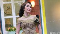 Ayu Tenan! Gisel Cantik Berkebaya