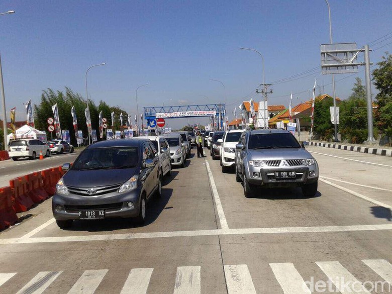 Pejagan dan Brexit Mulai Padat, Didominasi Kendaraan Pelat B Pejagan dan Brexit Mulai Padat, Didominasi Kendaraan Pelat B