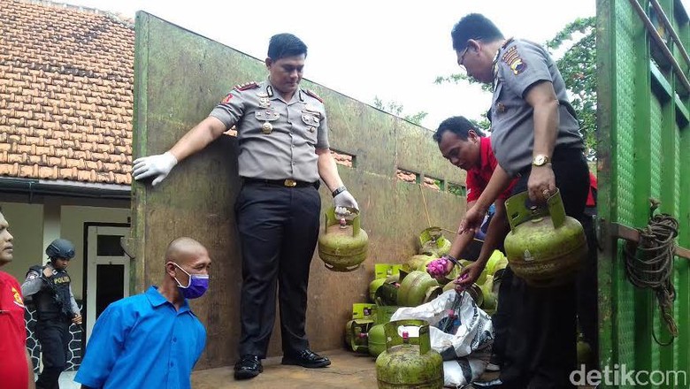 Satgas Mafia Pangan Usut Perdagangan Elpiji Ilegal di Karanganyar Satgas Mafia Pangan Usut Perdagangan Elpiji Ilegal di Karanganyar