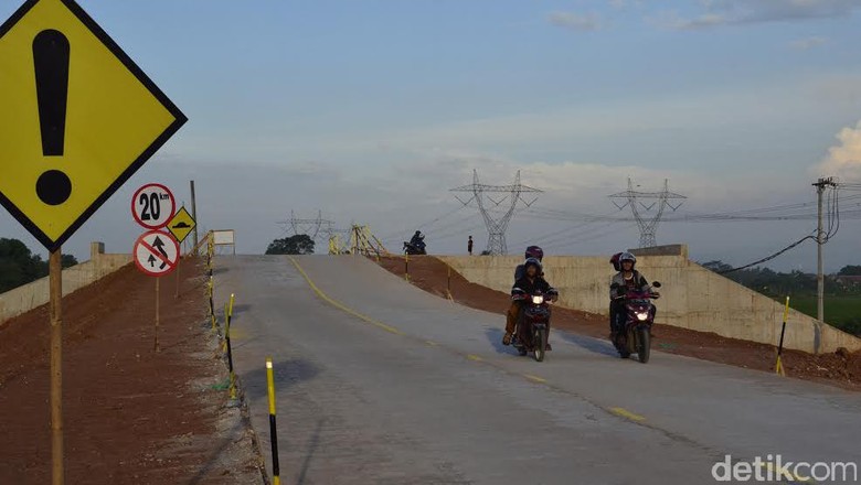 Ternyata Banyak Pecinta Rambu di Jalur Tol Fungsional