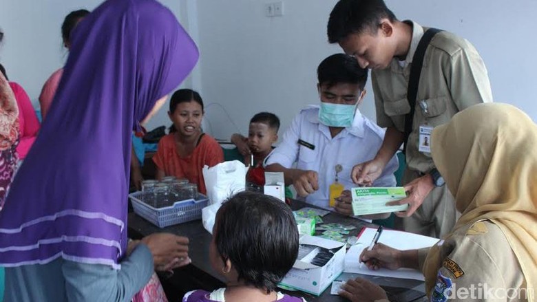 Puluhan Warga Tegal Keracunan Usai Makan Nasi Kotak Saat Bukber Puluhan Warga Tegal Keracunan Usai Makan Nasi Kotak Saat Bukber