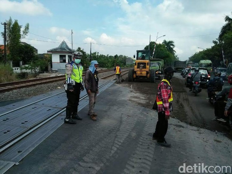 Mudik 2017, Semua Perlintasan KA di Lamongan Dijaga Mudik 2017, Semua Perlintasan KA di Lamongan Dijaga