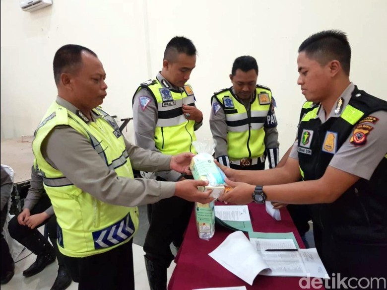 Petugas Gabungan Jaga Jalur Mudik dan Wisata di Sukabumi Petugas Gabungan Jaga Jalur Mudik dan Wisata di Sukabumi