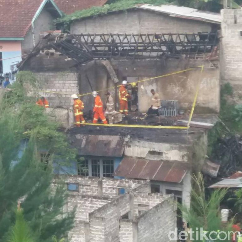 Sakit Stroke, Yana Tewas Terpanggang Saat Rumahnya Terbakar Sakit Stroke, Yana Tewas Terpanggang Saat Rumahnya Terbakar