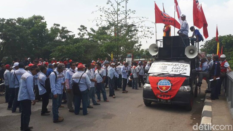 Sopir Mobil Tangki Pertamina Mau Mogok Sampai Lebaran Sopir Mobil Tangki Pertamina Mau Mogok Sampai Lebaran