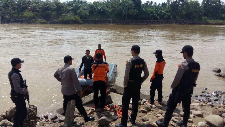 www.menaraimpian.com Jatuh Ke Bendungan Saat Hendak Selfie, Saleh Ditemukan Tewas