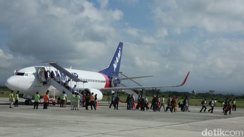 Bupati Anas Apresiasi Pengelola Bandara Blimbingsari Bupati Anas Apresiasi Pengelola Bandara Blimbingsari