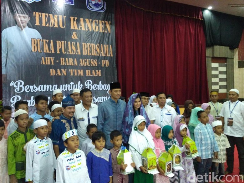 Lihat Foto di Backdrop, Agus Yudhoyono Teringat Masa Kampanye Lihat Foto di Backdrop, Agus Yudhoyono Teringat Masa Kampanye
