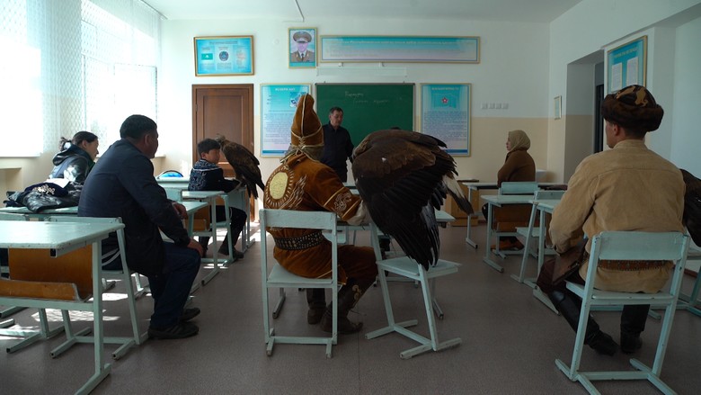 Menilik Sekolah Berburu dengan Elang di Kazakhstan Menilik Sekolah Berburu dengan Elang di Kazakhstan
