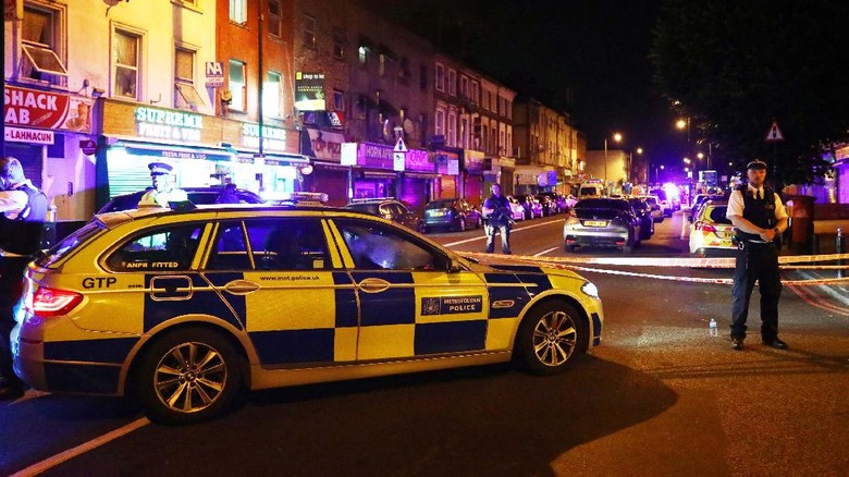 Situasi Kacau Usai Mobil Tabrak Jemaah Pulang Tarawih di London