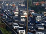 Ribuan Kendaraan Pemudik Mulai Padati Tol Cikampek