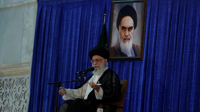 Ayatollah Khamenei Sebut Aung San Suu Kyi Wanita Kejam Ayatollah Khamenei Sebut Aung San Suu Kyi Wanita Kejam