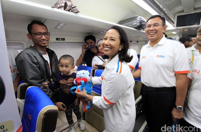 Menteri Rini Lepas Mudik Bareng BNI Naik Kereta Api