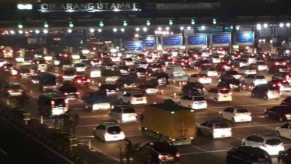 120.000 Kendaraan Bakal Lewat Gerbang Tol Cikarang Utama Malam Ini 120.000 Kendaraan Bakal Lewat Gerbang Tol Cikarang Utama Malam Ini