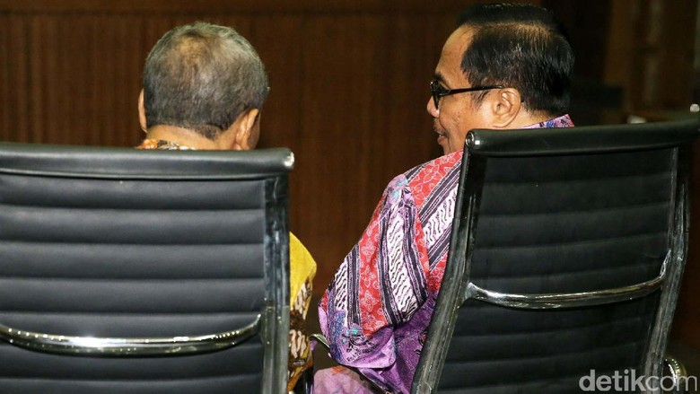 Eks Dirjen Dukcapil Bantah Suruh Johanes Tan Bantu Andi Narogong Eks Dirjen Dukcapil Bantah Suruh Johanes Tan Bantu Andi Narogong
