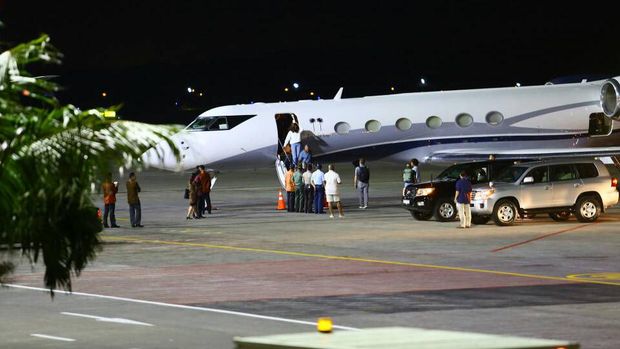 Momen-Momen Kedatangan Barack Obama Saat Tiba di Pulau Dewata