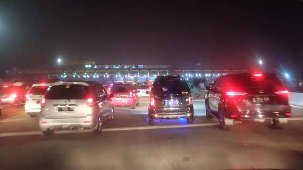 Volume Kendaraan di GT Cikarang Utama Arah Cikampek Turun 11% Volume Kendaraan di GT Cikarang Utama Arah Cikampek Turun 11%