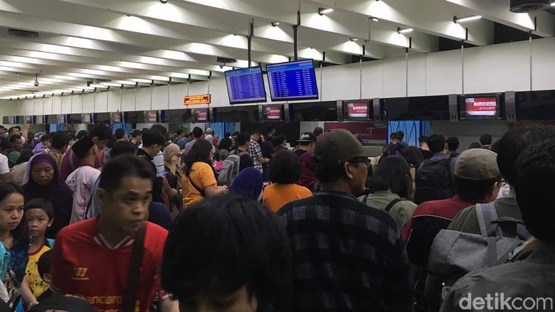 Arus Balik Lebaran dengan Pesawat Diprediksi Masih Tinggi Arus Balik Lebaran dengan Pesawat Diprediksi Masih Tinggi