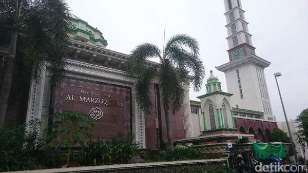 Masjid di Cipinang Muara Ini Tetapkan Lebaran Jatuh di Hari Senin Masjid di Cipinang Muara Ini Tetapkan Lebaran Jatuh di Hari Senin