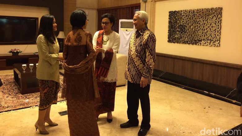 Cantiknya Sri Mulyani Saat Open House Lebaran Cantiknya Sri Mulyani Saat Open House Lebaran