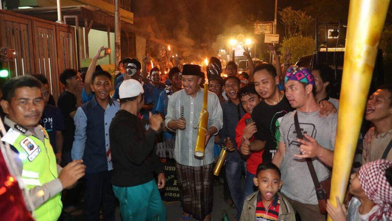 Imam Nahrawi Mudik, Bikin Ketupat Sampai Open House Imam Nahrawi Mudik, Bikin Ketupat Sampai Open House