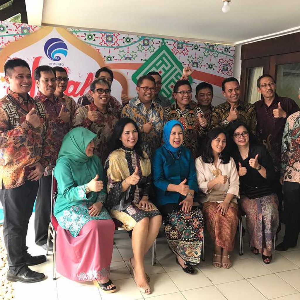Rumah Dinas Menkominfo Diserbu Bos Operator Rumah Dinas Menkominfo Diserbu Bos Operator