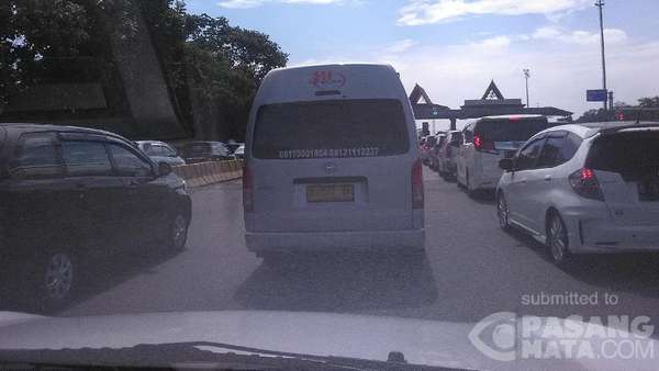 Hari Pertama Idul Fitri, Tol Cimanggis ke Cibubur Macet 8 Km Hari Pertama Idul Fitri, Tol Cimanggis ke Cibubur Macet 8 Km