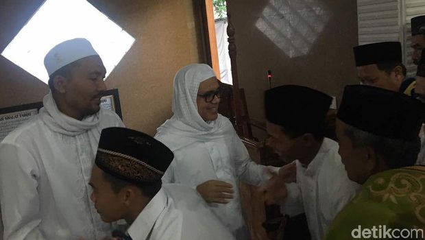 Jadi Khatib Salat Id, Bupati Anas: Lebaran Momen Muliakan 