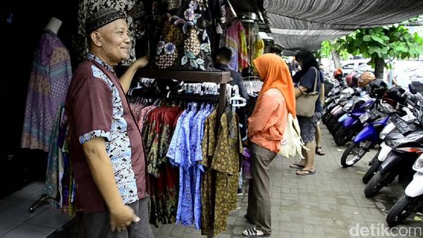 Pemudik Lewat Tol, Omset Pedagang Batik Pekalongan Turun