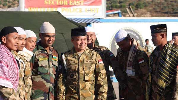 Saat Prajurit TNI di Lebanon Rayakan Lebaran Bersama Saddam Hussain Saat Prajurit TNI di Lebanon Rayakan Lebaran Bersama Saddam Hussain