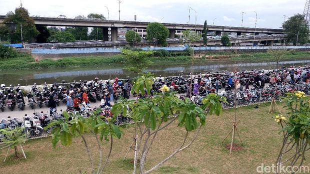 Libur Lebaran, Parkiran RPTRA Kalijodo Ramai dan Bebas Preman