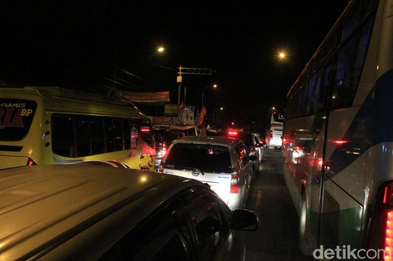 Nagreg Arah Tasik Macet Parah, One Way Diberlakukan