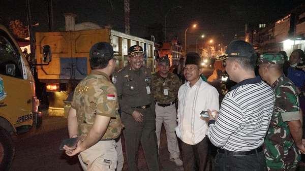 Pemkot Tangerang Tindak Kaki Lima Pencuri Listrik Pemkot Tangerang Tindak Kaki Lima Pencuri Listrik