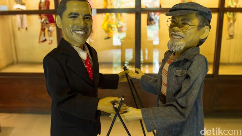 Wayang Golek Obama di Museum Topeng dan Wayang Setia Darma (Randy/detikTravel) Wayang Golek Obama di Museum Topeng dan Wayang Setia Darma (Randy/detikTravel)