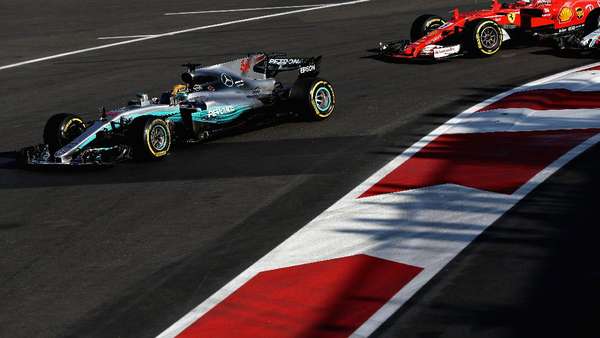 Hamilton Sebut Aksi Seruduk Vettel Memalukan Hamilton Sebut Aksi Seruduk Vettel Memalukan