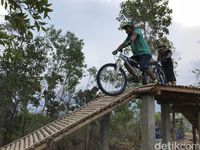 Trek downhill