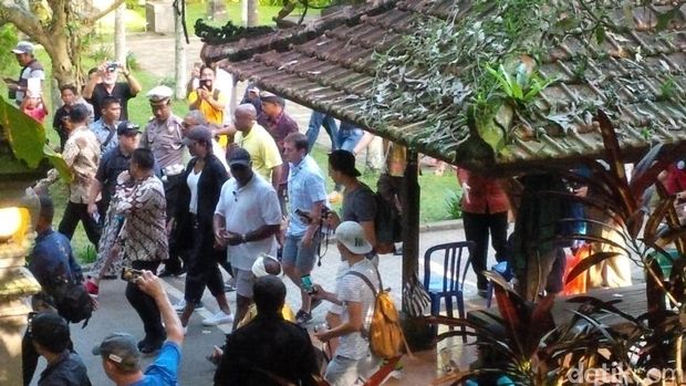 Obama Kunjungi Pura Tirta Empul di Gianyar Selama 30 Menit