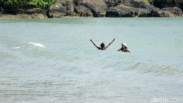 Ini Cantiknya Pantai Jimbaran, Tempat Putri Obama Main Air