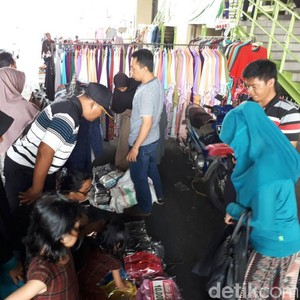 Libur Lebaran, Pedagang Pasar Tanah Abang Banting Harga