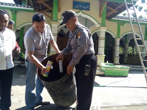 Polisi Selidiki Balon Udara yang Jatuh Timpa Masjid di Ngawi