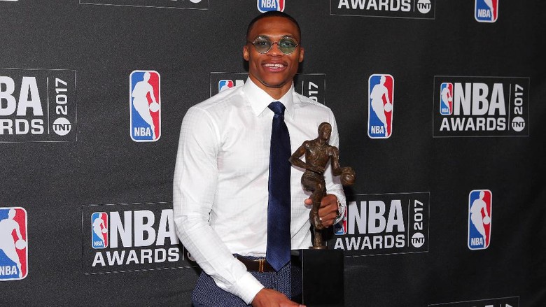 Russell Westbrook Sabet Gelar MVP 2016-17 Russell Westbrook Sabet Gelar MVP 2016-17